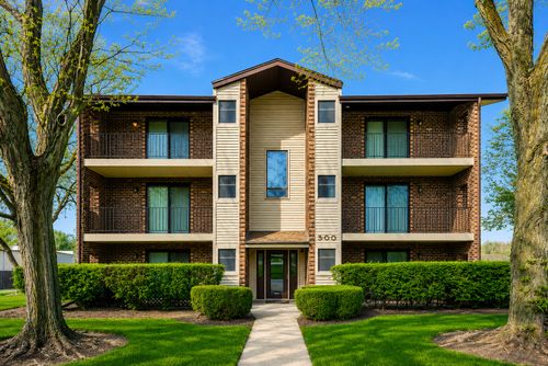 301-500 Valley Dr, Naperville, IL, 60563-2997 | Card Image