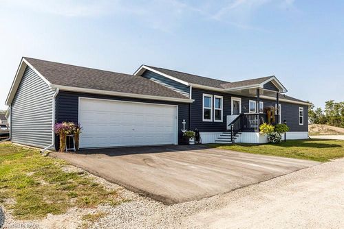 29 Hickory Hollow, Nanticoke, ON, N0A1L0 | Card Image
