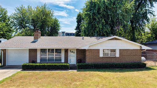 803 Sw 2nd St, Bentonville, AR, 72712-5733 | Card Image