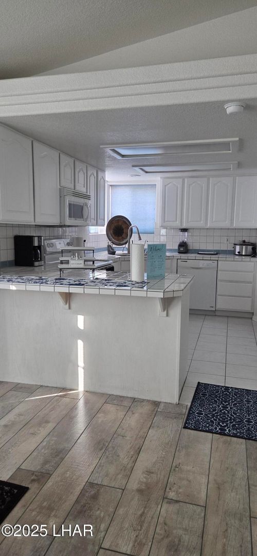 1697 Cardinal Dr, Lake Havasu City, AZ, 86403-2825 | Card Image