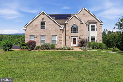 18 Treasure Dr, MARTINSBURG, WV, 25403-1088 | Card Image