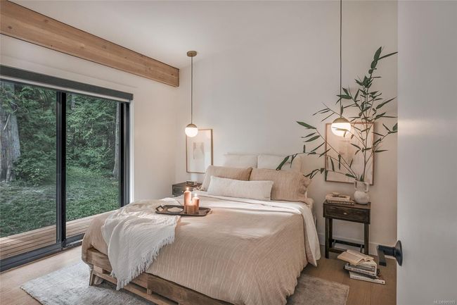 585 Wildwood Cres, House other with 1 bedrooms, 1 bathrooms and 3 parking in Gabriola Island BC | Image 6