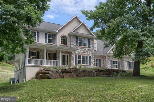 304 Iron Valley Dr, LEBANON, PA, 17042-8876 | Card Image