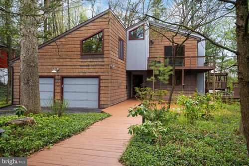 854 Thomas St, STATE COLLEGE, PA, 16803-3658 | Card Image