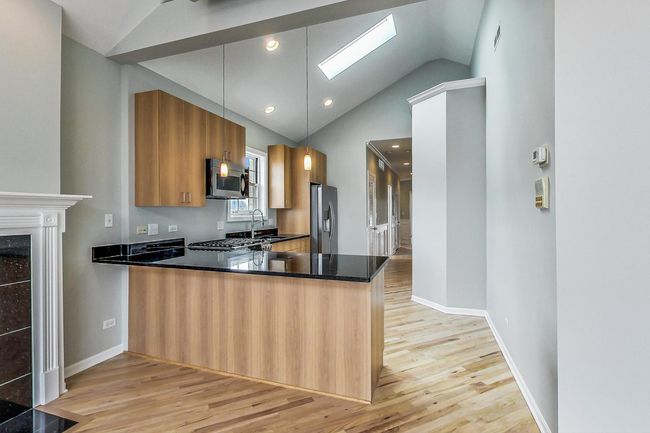 APT-3 - 2249 W Foster Ave, Home with 2 bedrooms, 2 bathrooms and null parking in CHICAGO IL | Image 5