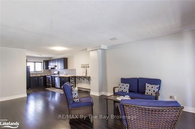 8 - 39 28th St S, Condo with 3 bedrooms, 2 bathrooms and 1 parking in Wasaga Beach ON | Image 13