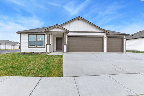 1607 Castlewood Ct, Grandview, WA, 98930-1478 | Card Image