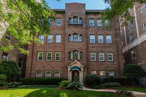1924 N Prospect Ave, Milwaukee, WI, 53202-1490 | Card Image