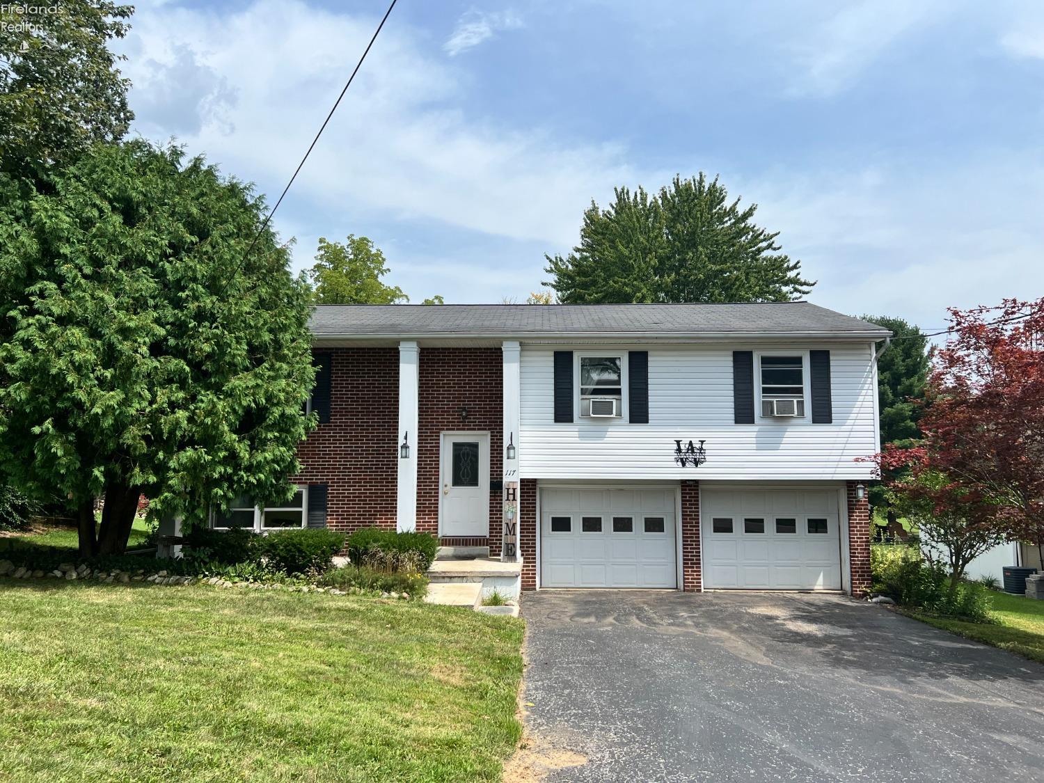 Rosa St, Tiffin, OH 44883
