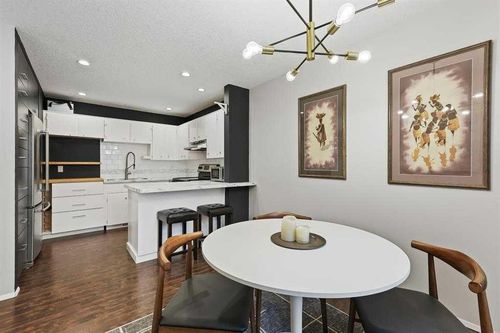 4-2015 2 Ave Nw, Calgary, AB, T2N0G6 | Card Image