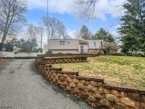 372 Dover Chester Rd, Randolph, NJ, 07869-3916 | Card Image