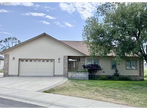 740 E Fairway Dr, Baker City, OR, 97814-4371 | Card Image