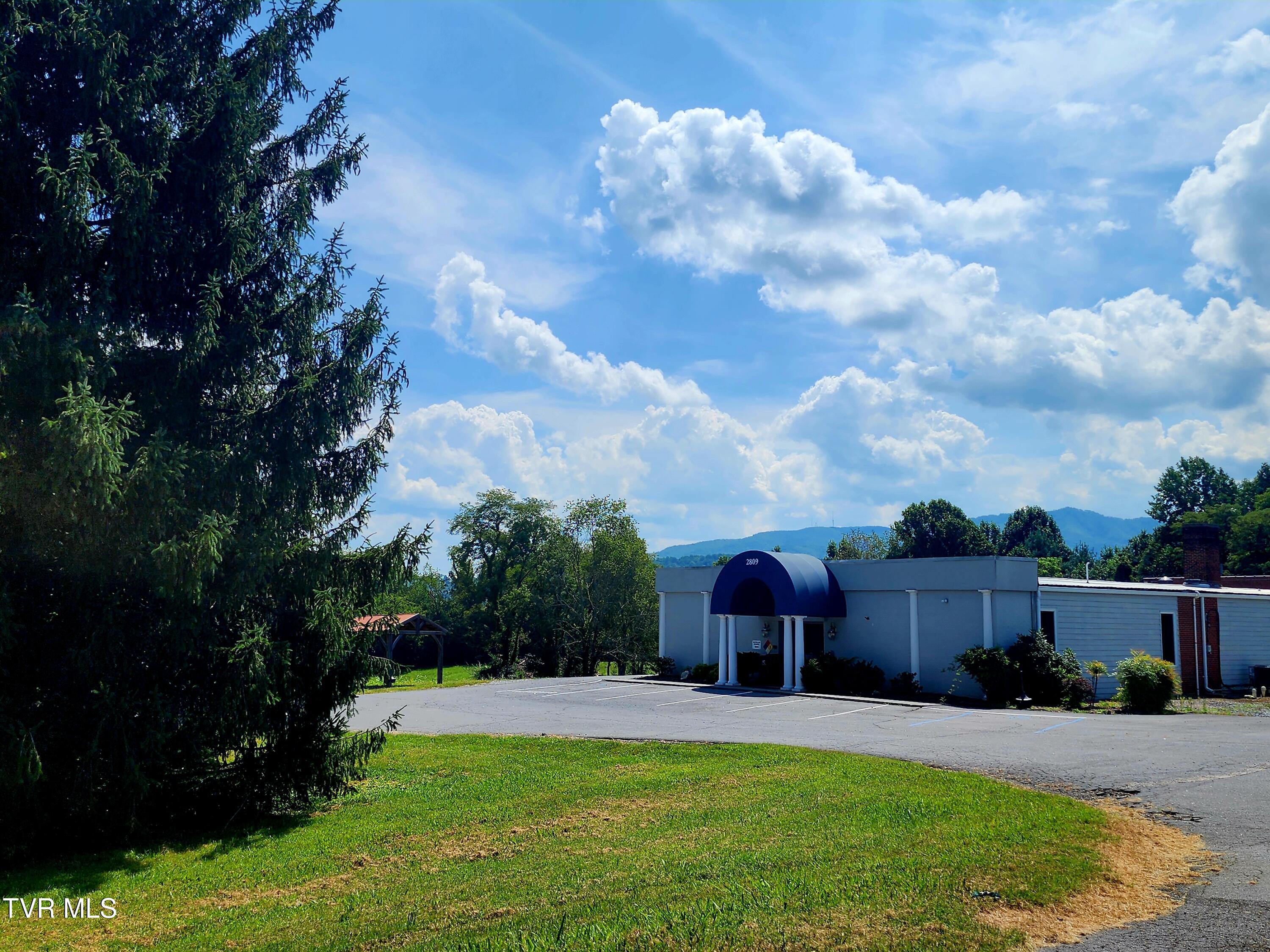 2809 W Walnut St, Johnson City, TN 37604