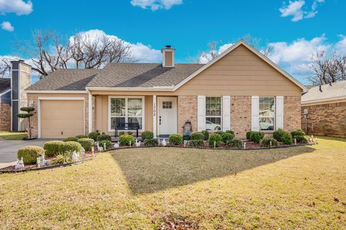 1702 Fieldstone Ct, Arlington, TX, 76018-1214 | Card Image