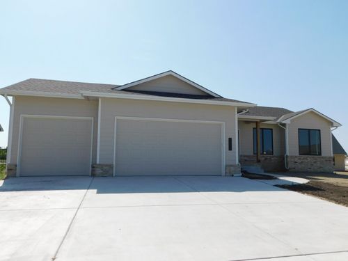 5039 N Highland St, Bel Aire, KS, 67220-2800 | Card Image