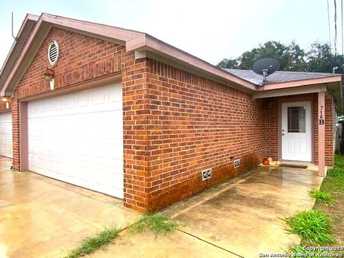 b-716 Uvalde St, Pleasanton, TX, 78064-1940 | Card Image