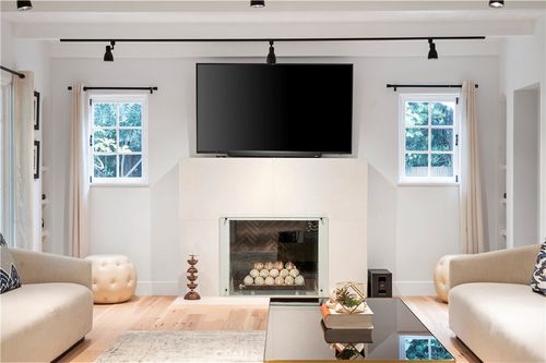 11305 Valley Spring Ln, Toluca Lake, CA, 91602-2927 | Card Image