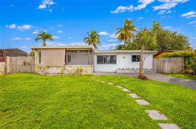 7681 Simms St, House other with 3 bedrooms, 2 bathrooms and null parking in Hollywood FL | Image 2