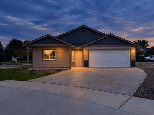 425 N Garvin Ct, Greenacres, WA, 99016 | Card Image