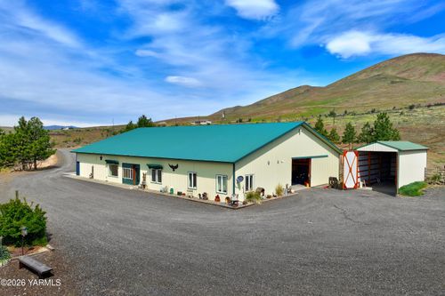 999 Elk Ridge Ln, Selah, WA, 98942-9161 | Card Image