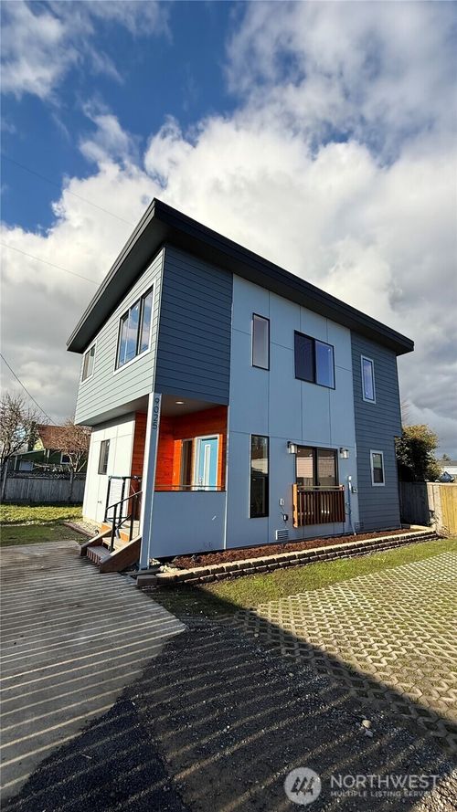 9025 38th Ave S, Seattle, WA, 98118-4818 | Card Image