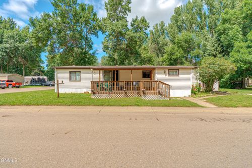 500 Stratford Dr, Bismarck, ND, 58504-7326 | Card Image