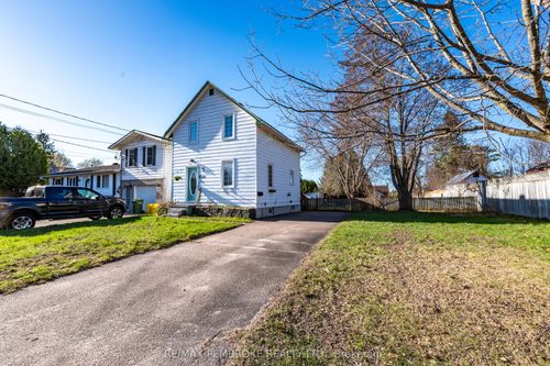 566 Perth St, Pembroke, ON, K8A6B6 | Card Image