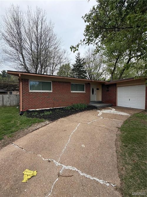 1190 Cheyenne Dr, Florissant, MO, 63033-5731 | Card Image