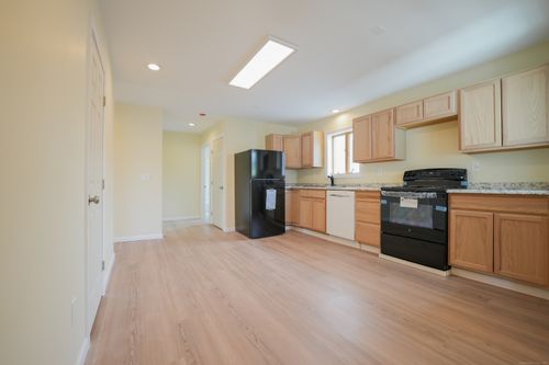 3-24 Burr Ave, Middletown, CT, 06457-3708 | Card Image