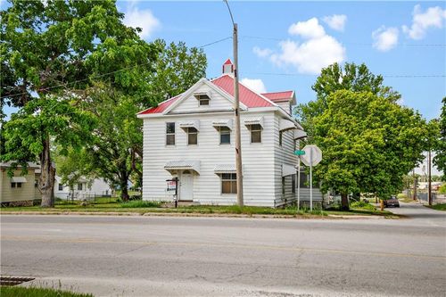 511 E 9th St, Trenton, MO, 64683-2208 | Card Image
