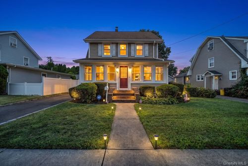 55 Mckinley Avenue, Oyster Bay, NY, 11801 | Card Image
