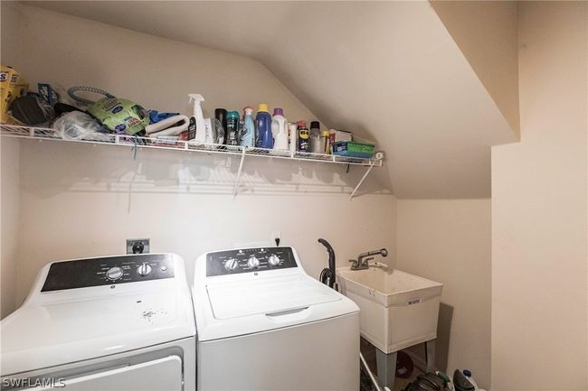 Laundry room with sink, washing machine and clothes dryer | Image 12