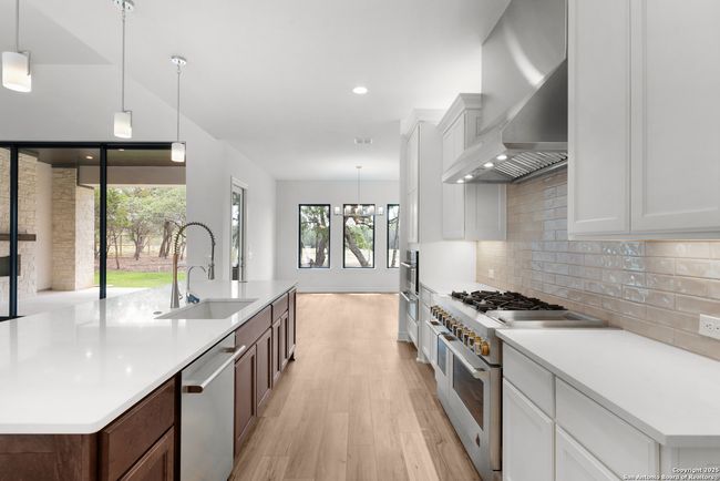 8166 Blue Oak, House other with 4 bedrooms, 5 bathrooms and null parking in Garden Ridge TX | Image 15
