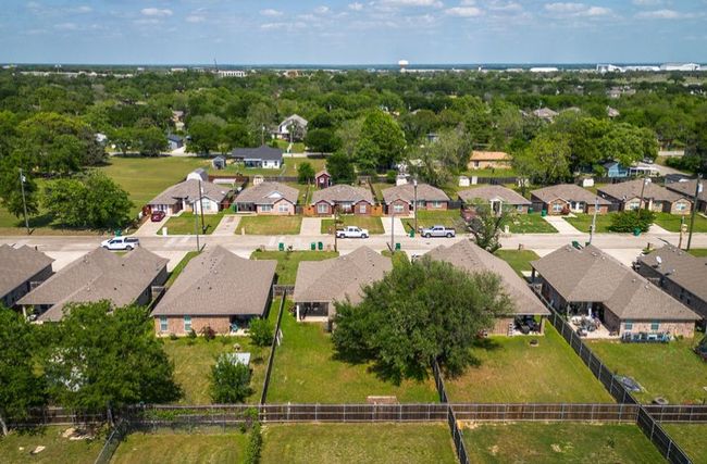 310 N Bermuda St, House other with 3 bedrooms, 2 bathrooms and null parking in Lacy Lakeview TX | Image 5