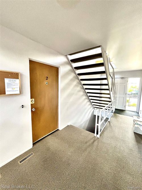 apt-2-4840 Briarwood Ave, Royal Oak, MI, 48073-1325 | Card Image