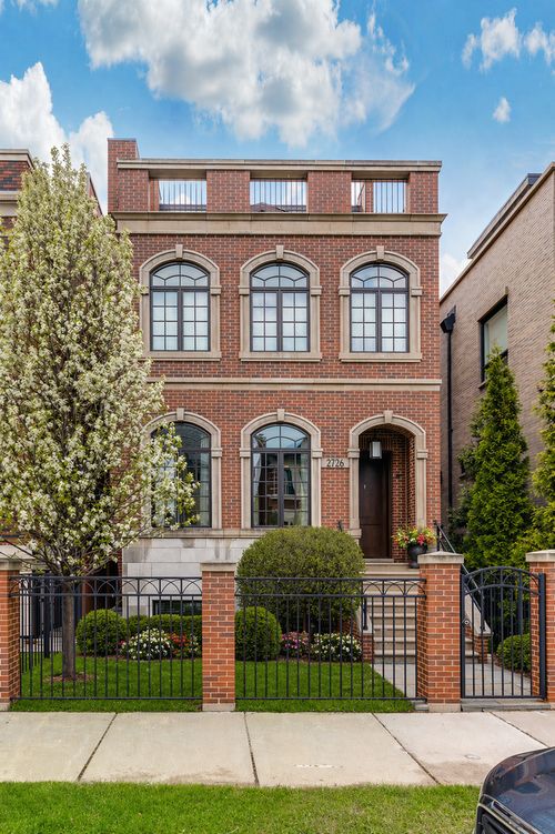 2726 N Lakewood Ave, Chicago, IL, 60614-3629 | Card Image