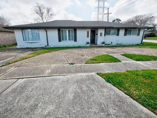 200 Willow Dr, Gretna, LA, 70053-5015 | Card Image