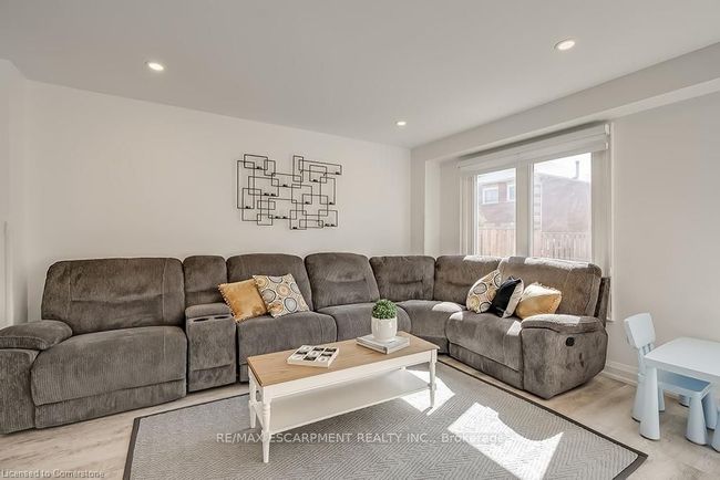 35 - 2022 Atkinson Dr, Condo with 3 bedrooms, 3 bathrooms and 1 parking in Burlington ON | Image 9
