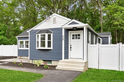 239 Lake Dr, East Patchogue, NY, 11772-4756 | Card Image