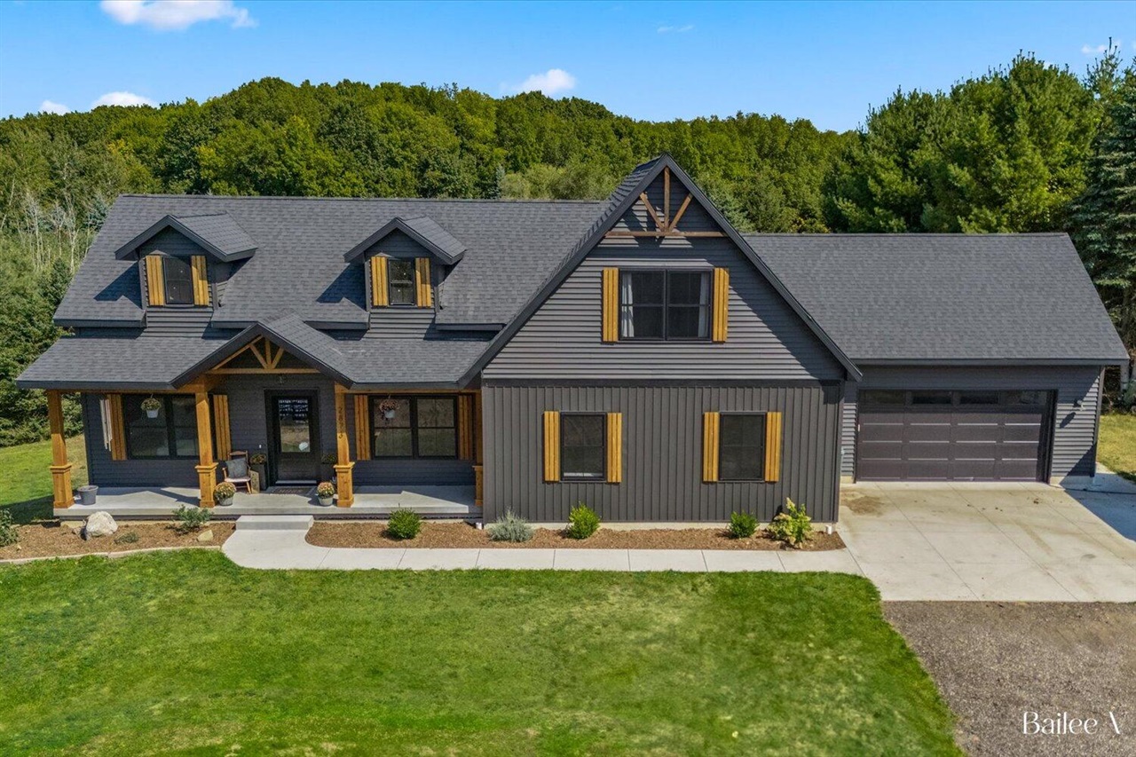 Leonard St, Marne, MI 49435