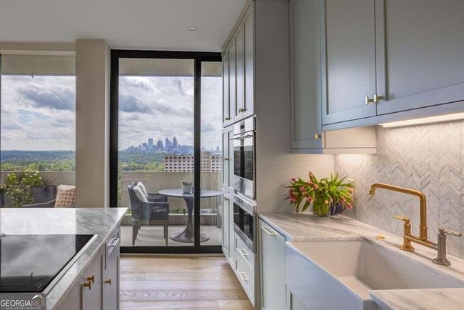 APT-21E - 2575 Peachtree Rd Ne, Condo with 2 bedrooms, 2 bathrooms and null parking in Atlanta GA | Image 9