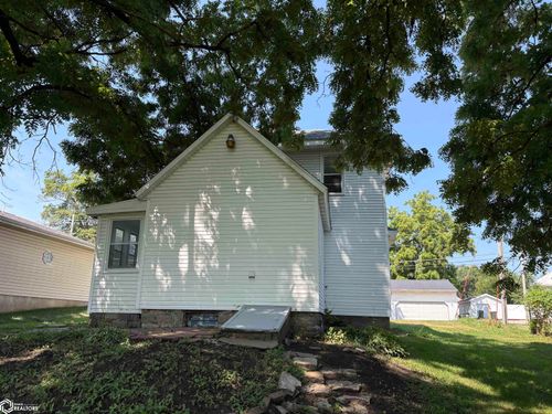 118 W Burlington Ave, West Burlington, IA, 52655-1424 | Card Image