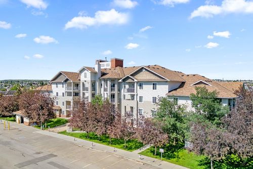2205-16 Country Village Bay Ne, Calgary, AB, T3K5Y9 | Card Image