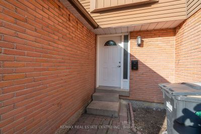 284 A Royal Salisbury Way, Home with 3 bedrooms, 2 bathrooms and 3 parking in Brampton ON | Image 2