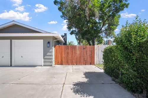 585 Vin Rose Way, Manteca, CA, 95337-6826 | Card Image