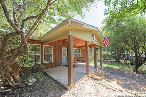 401 James St, Boerne, TX, 78006-2423 | Card Image