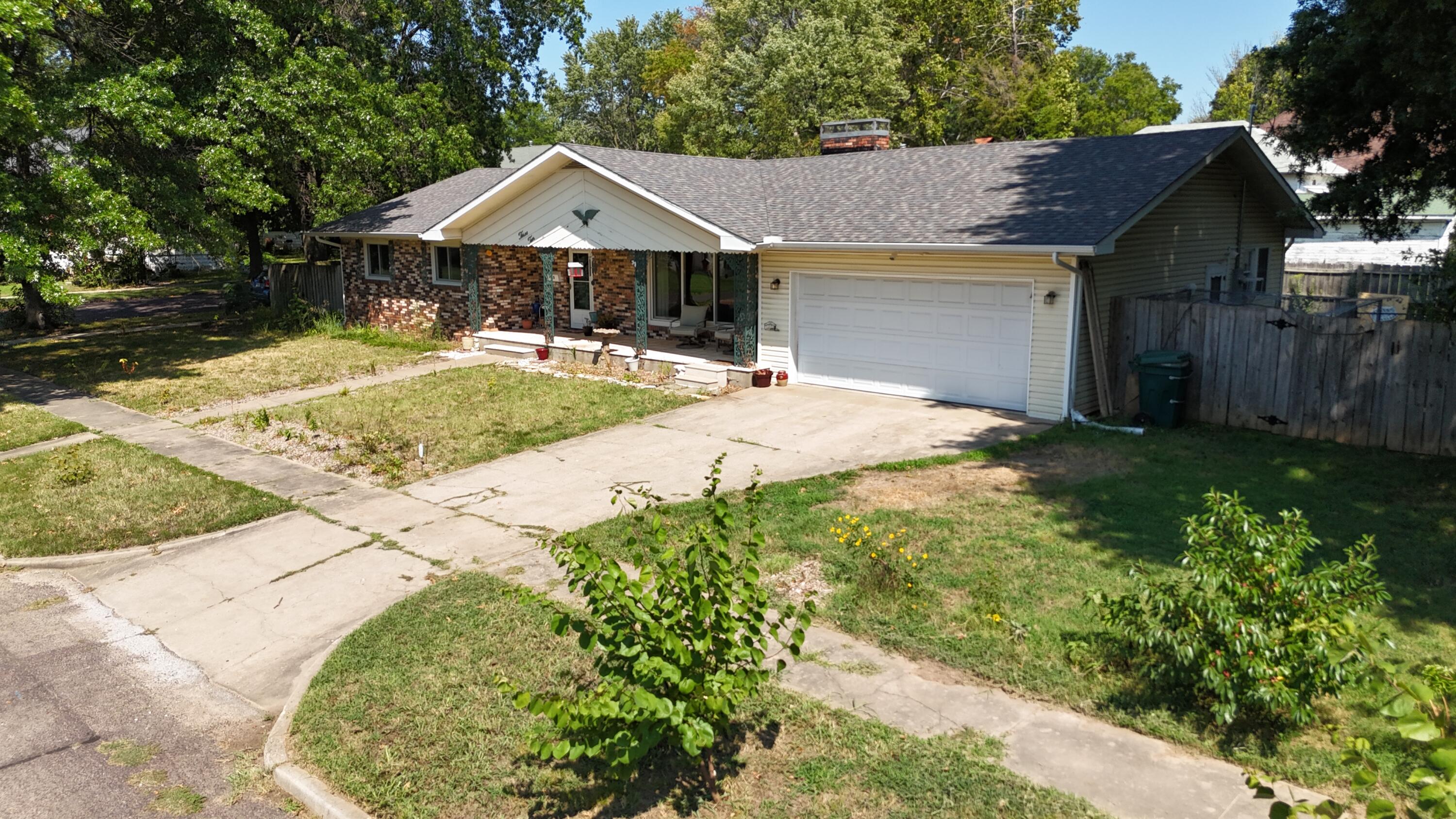 Wishart St, Monett, MO 65708