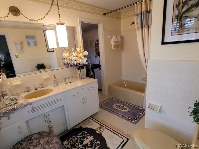 Jack/Jill bathroom | Image 20
