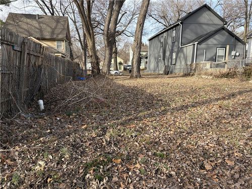 317 Pottawatomie St, Leavenworth, KS, 66048-2050 | Card Image