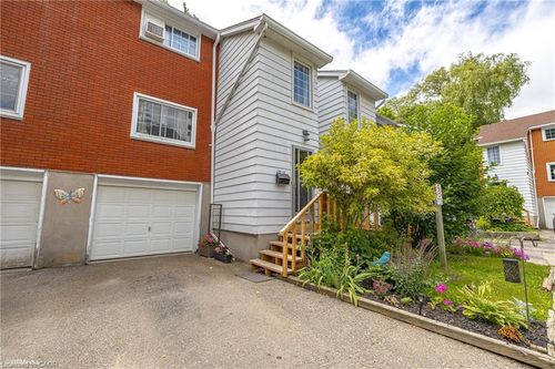 2-643 Albert St, Waterloo, ON, N2L3V5 | Card Image